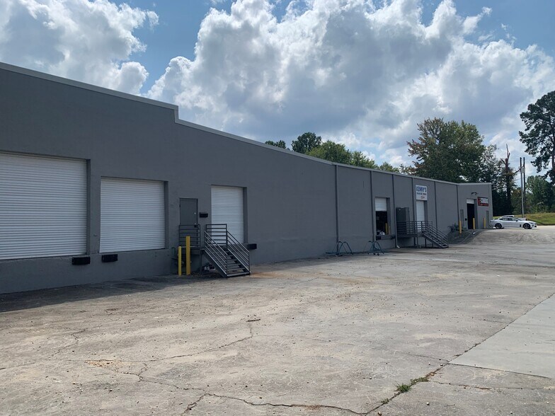 More Photos Of 5595 Oakdale Rd SE, Smyrna Warehouse For Lease