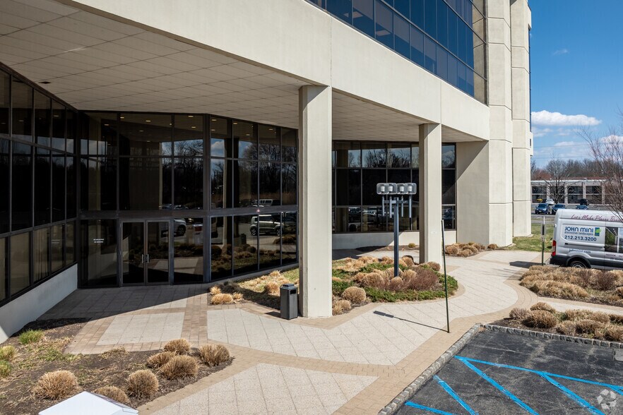 More Photos Of 959 Route 46 E, Parsippany Office Residential For Lease