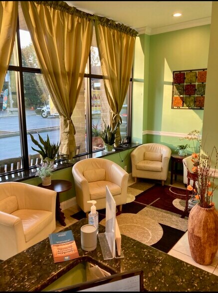 More Photos Of 549 N State Rd, Briarcliff Storefront For Sale