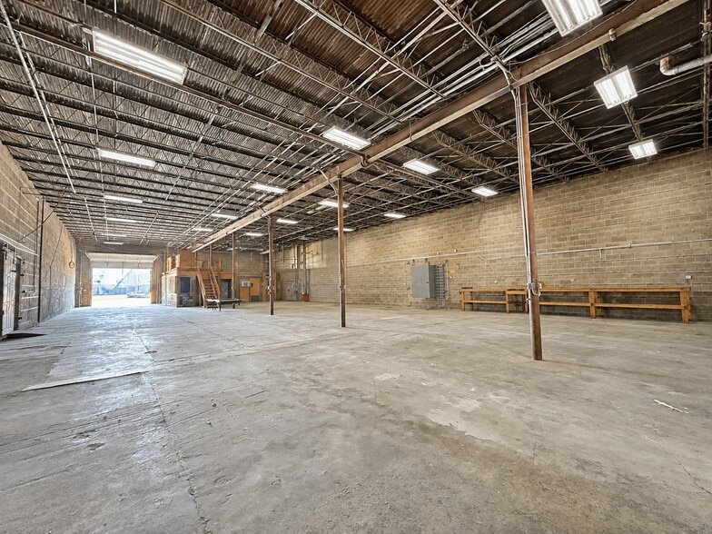 More Photos Of 917 6th Ave N, Birmingham Warehouse For Lease