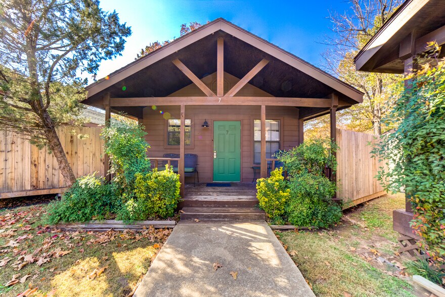 More Photos Of 446724 E 390 Rd, Langley Hotel For Sale