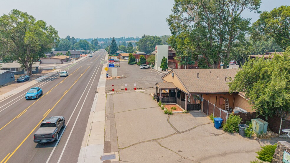 More Photos Of 2212 E Cedar Ave, Flagstaff General Retail For Sale