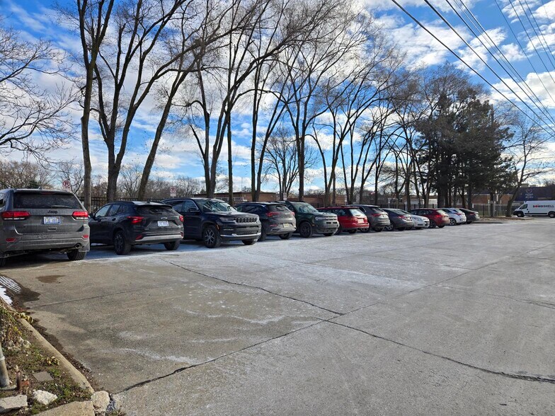 More Photos Of 2758 Coolidge Hwy, Berkley Storefront For Sale