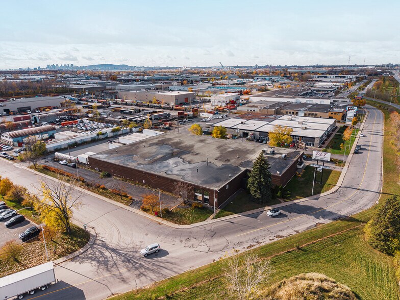 Primary Photo Of 778 Rue Jean-Neveu, Longueuil Service For Sale