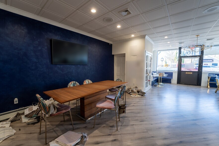 More Photos Of 12-16 Laurel Rd, East Northport Storefront Retail Office For Lease