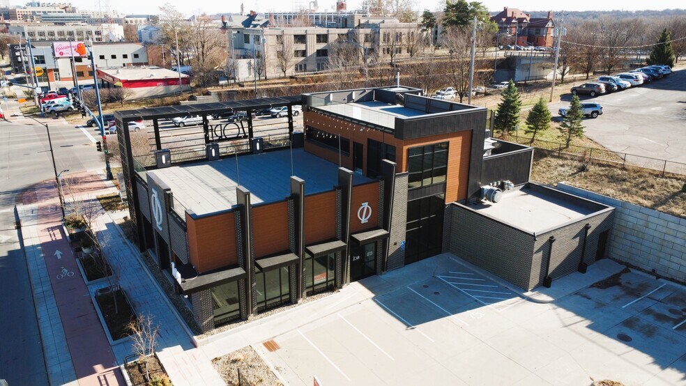 More Photos Of 2120 Ingersoll Ave, Des Moines Restaurant For Sale