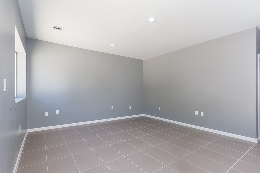 More Photos Of 11214 Craighead Dr, Houston Warehouse For Lease