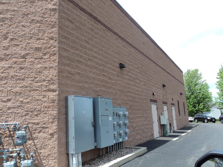 More Photos Of 2069 Central Ct, Green Bay Storefront Retail Office For Lease