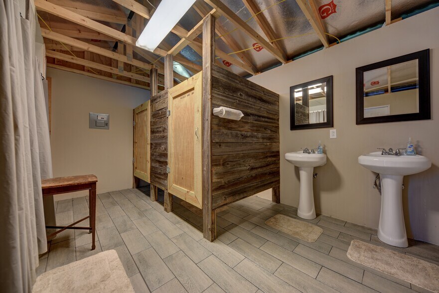 More Photos Of 1610 County Road 253, Weimar Trailer Camper Park For Sale