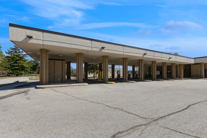 More Photos Of 4505 Douglas Ave, Des Moines General Retail For Sale