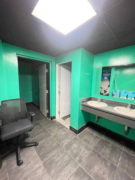 More Photos Of 7522 N Armenia Ave, Tampa Freestanding For Sale