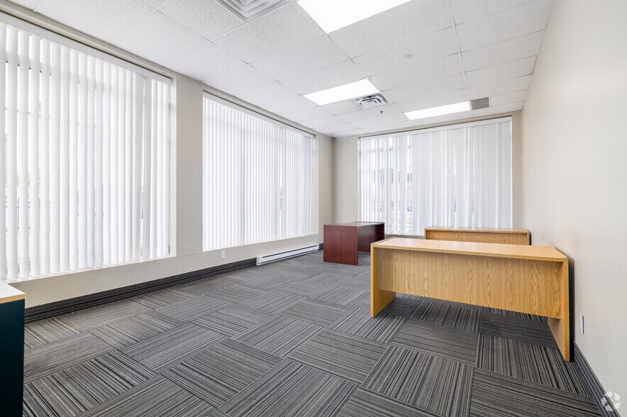 More Photos Of 9175-9225 Boul Langelier, Montréal Warehouse For Lease