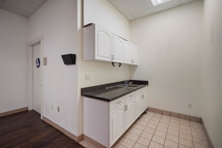 More Photos Of 4851 Lone Tree Way, Antioch Storefront Retail Office For Lease