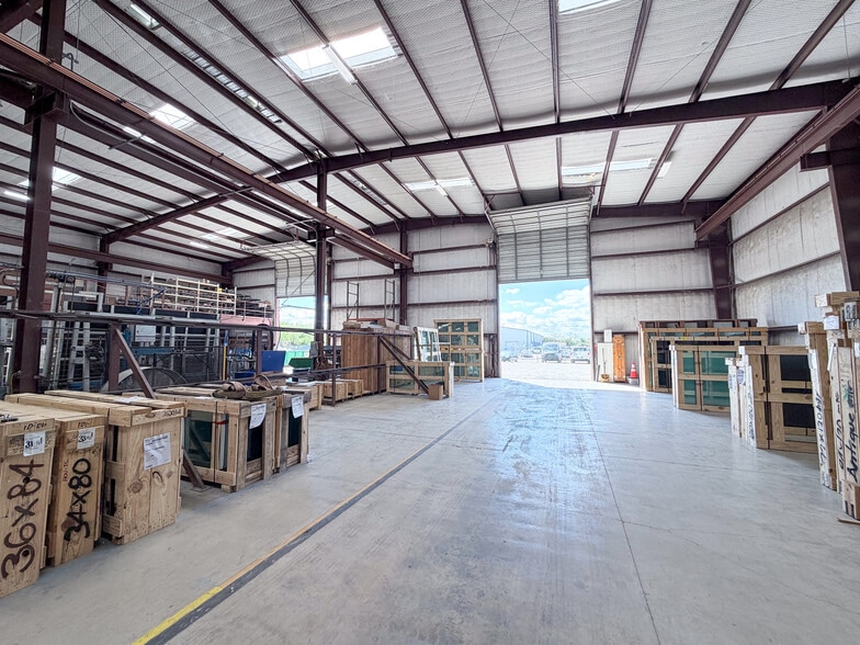 More Photos Of 18740 Goll St, San Antonio Warehouse For Lease