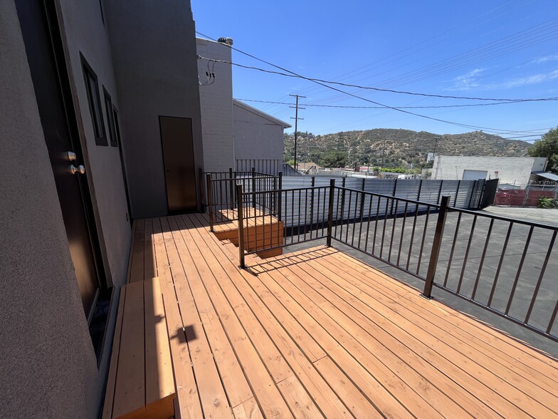 More Photos Of 10039-10041 Commerce Ave, Tujunga Storefront For Lease