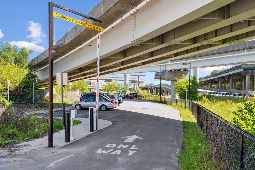 More Photos Of 651 Meeting St, Charleston Office Residential For Lease