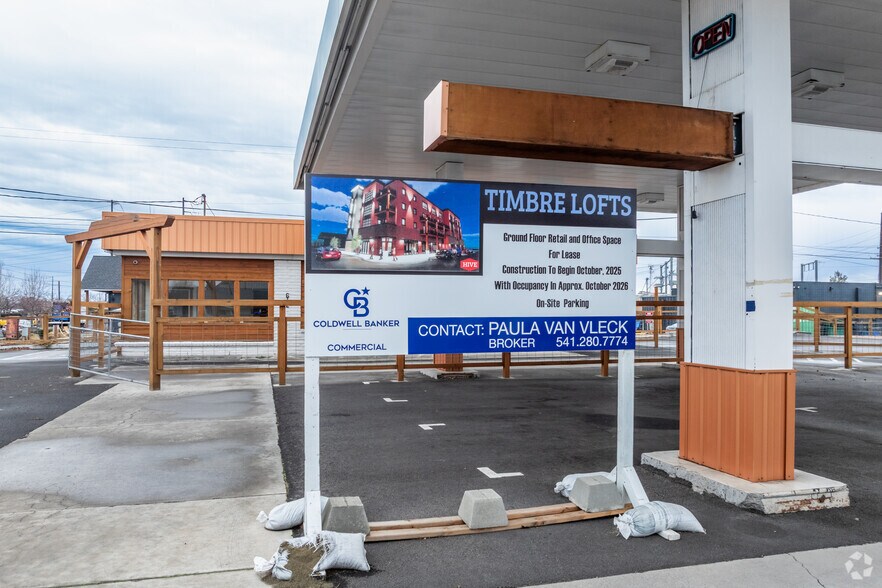 More Photos Of 612 SW 5th St, Redmond General Retail For Lease