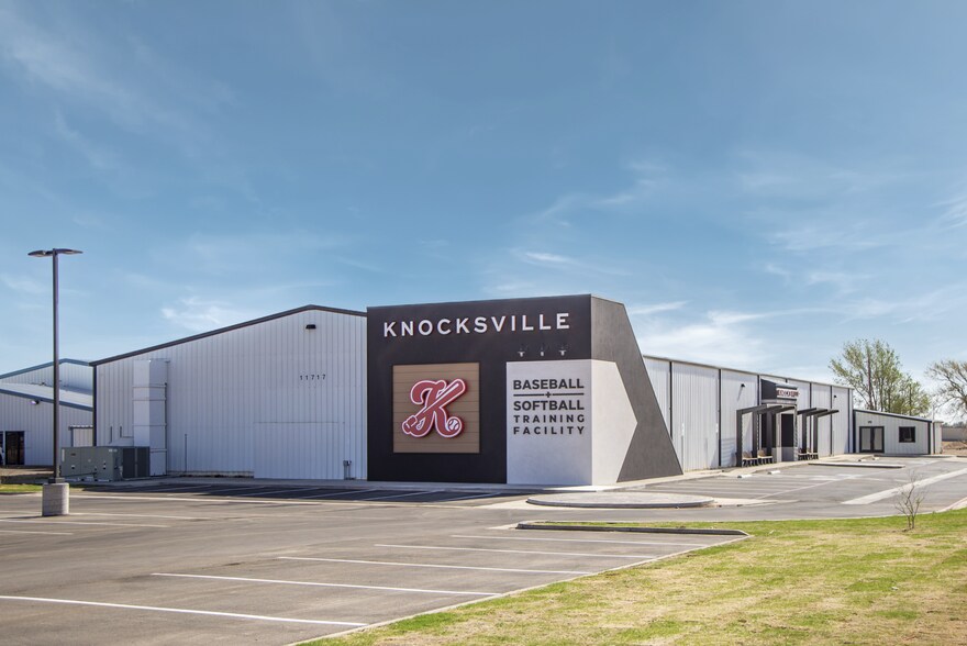Primary Photo Of 11717 Indiana Ave, Lubbock Warehouse For Sale