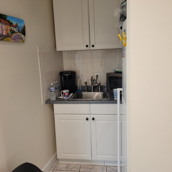 More Photos Of 8990-9002 Fern Park Dr, Burke Medical For Sale