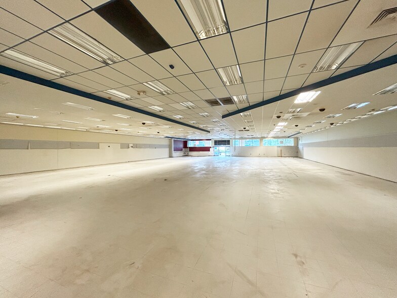 More Photos Of 806 E Ash St, Goldsboro Drugstore For Sale