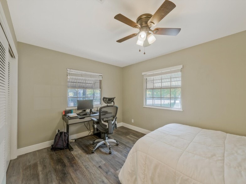 More Photos Of 2326 Hartford Rd, Austin Apartments For Sale