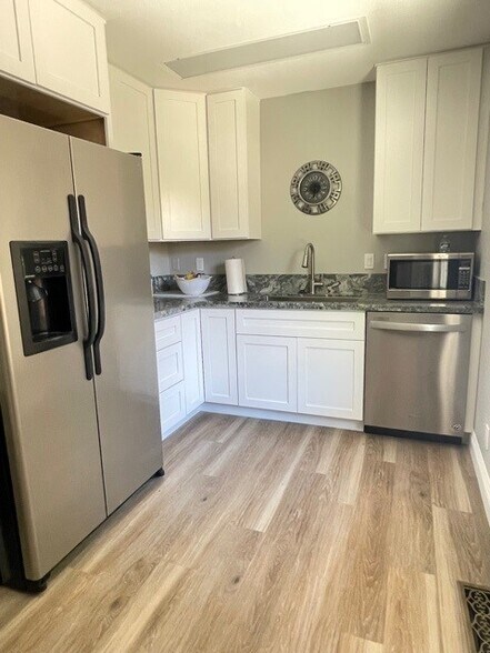 More Photos Of 444 W Washington St, Carson City Office For Sale