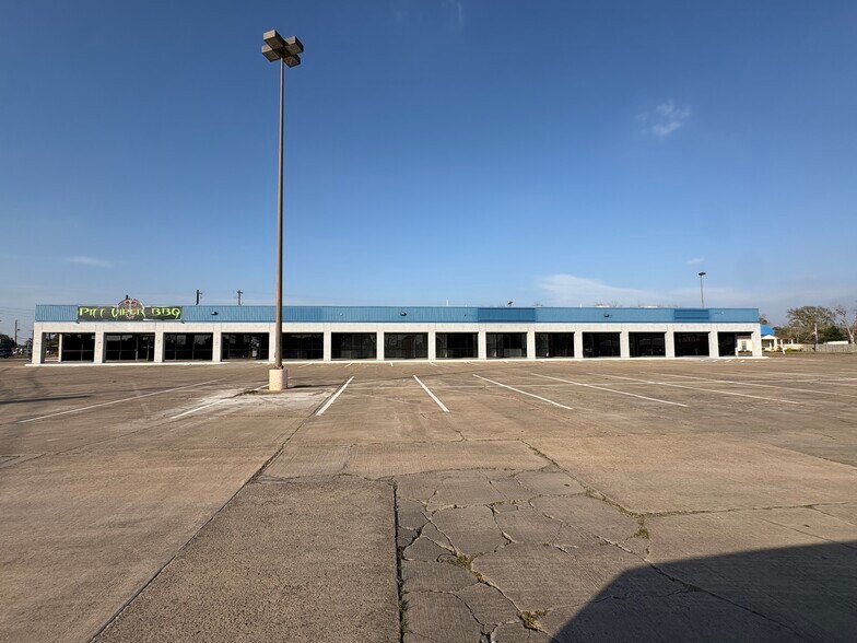 More Photos Of 1602 N Mechanic St, El Campo Land For Sale