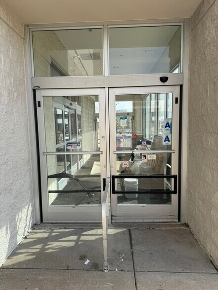 More Photos Of 10006-10056 W Florissant Ave, Saint Louis Storefront For Lease