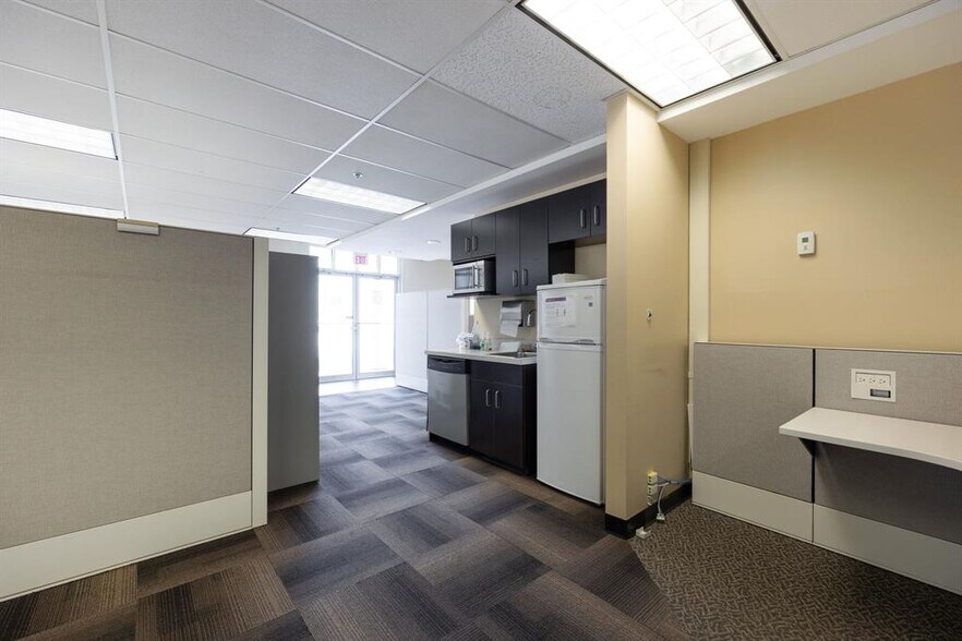 More Photos Of 10217 Queen St, Fort McMurray Office For Sale