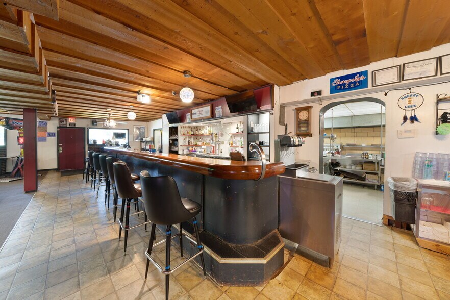 More Photos Of 18089 W State St, Vandalia General Retail For Sale