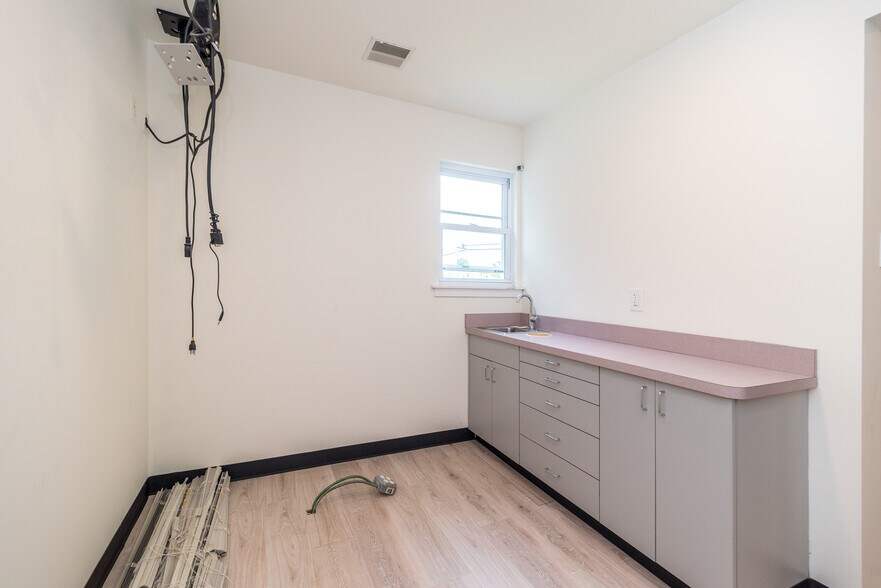 More Photos Of 4018 Durham Rd, Ottsville Storefront Retail Office For Sale
