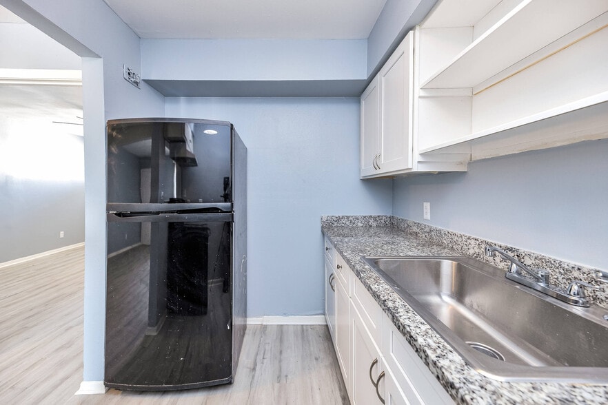 More Photos Of 3040 Golfcrest Blvd, Houston Apartments For Sale