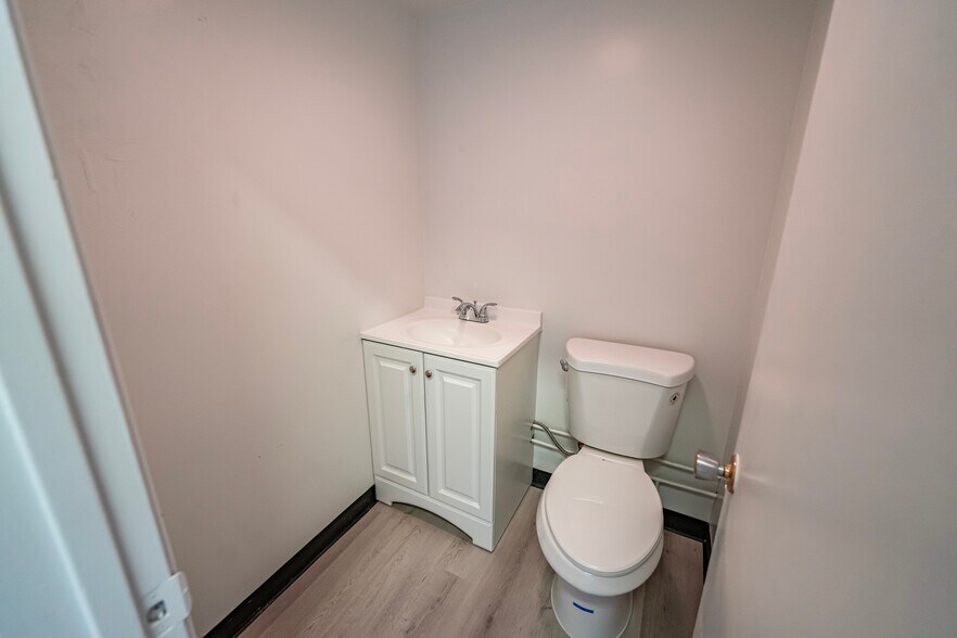 More Photos Of 1200 E Andy Devine Ave, Kingman Office For Sale