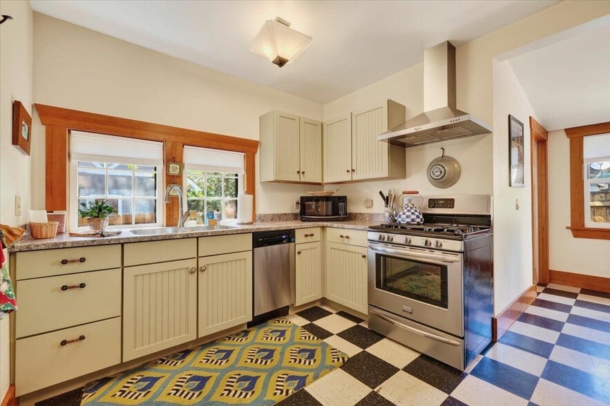 More Photos Of 102 Holly St, Colorado Springs Apartments For Sale