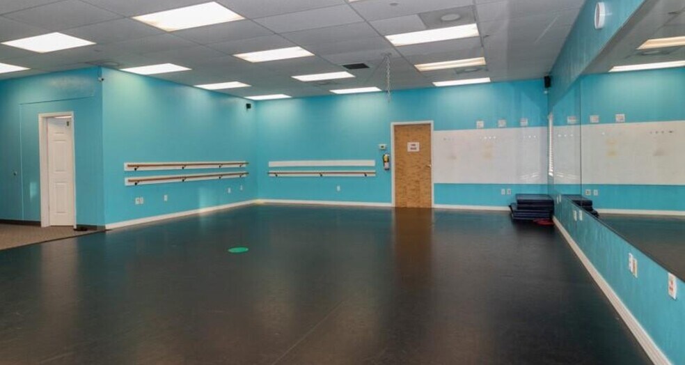 More Photos Of 689 Deltona Blvd, Deltona Office Residential For Sale