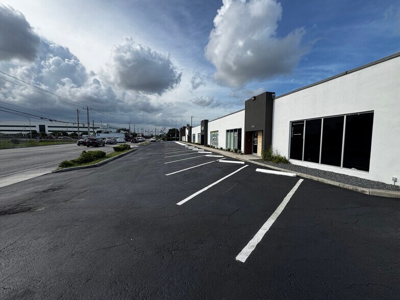 More Photos Of 5701-5731 NW 74th Ave, Miami Warehouse For Lease