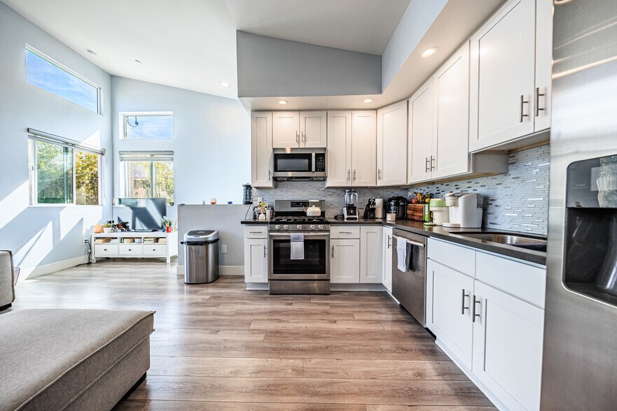 More Photos Of 5743 Case Ave, North Hollywood Apartments For Sale