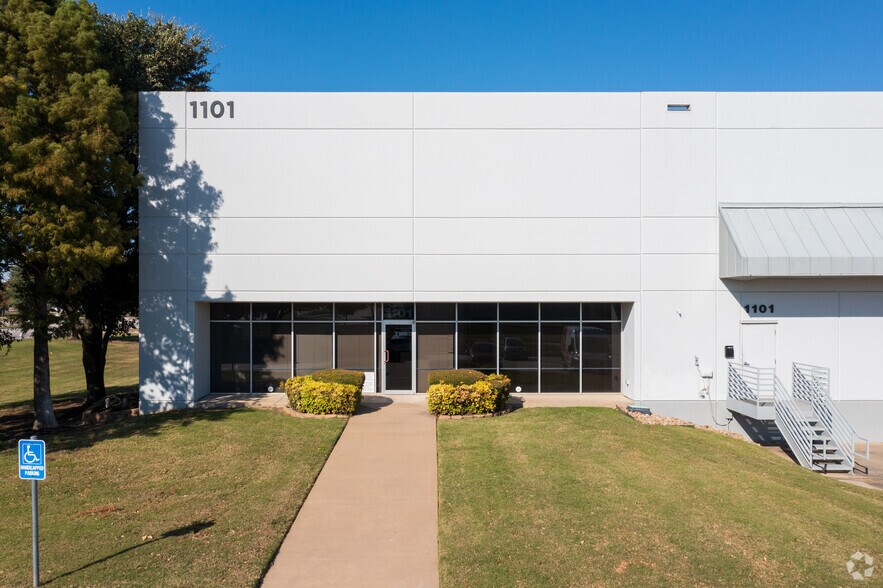 More Photos Of 1101 John Burgess Dr, Fort Worth Industrial For Lease