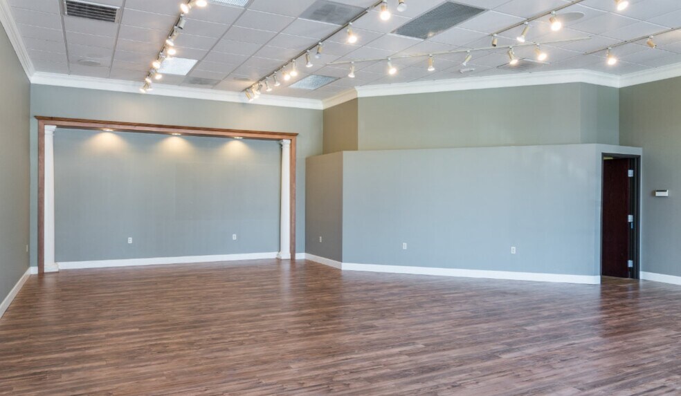 More Photos Of 1175-1179 McVey Ave, Lake Oswego Storefront Retail Office For Lease