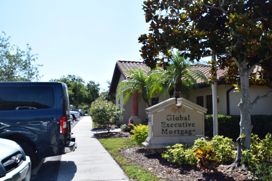 More Photos Of 421 Commercial Ct, Venice Loft Creative Space For Lease