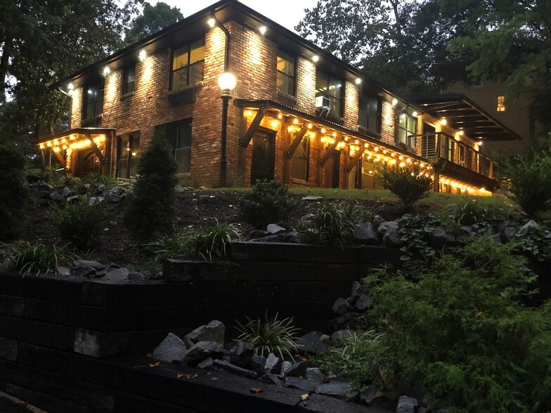 More Photos Of 5801 NE Roswell Rd, Atlanta Freestanding For Lease