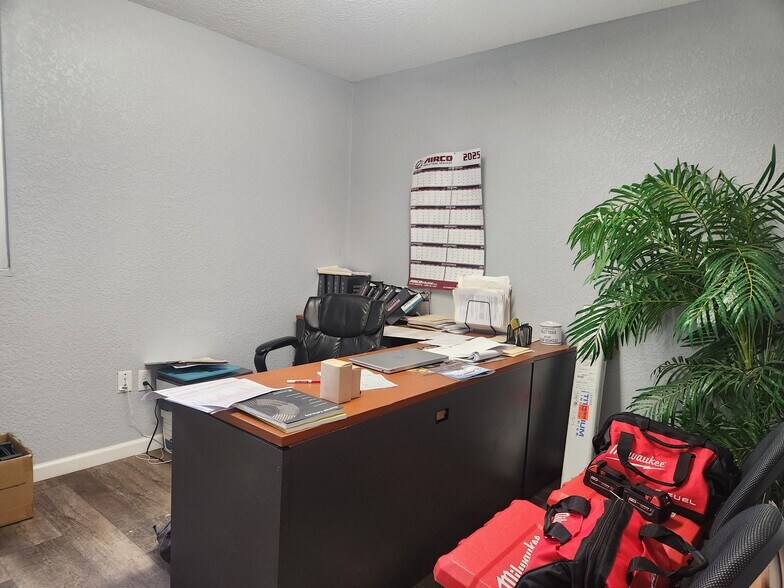 More Photos Of 1563 W Cherry St, Jesup Office For Sale