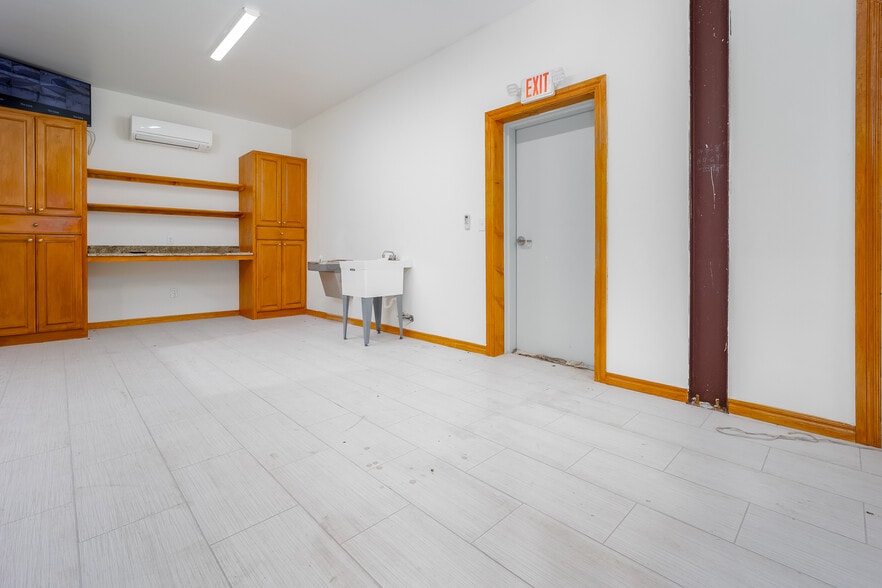 More Photos Of 6600 S I 35 Service Rd, Oklahoma City Flex For Lease