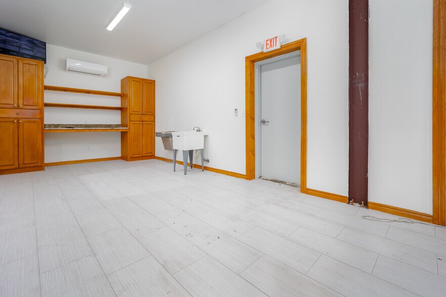 More Photos Of 6600 S I 35 Service Rd, Oklahoma City Flex For Lease