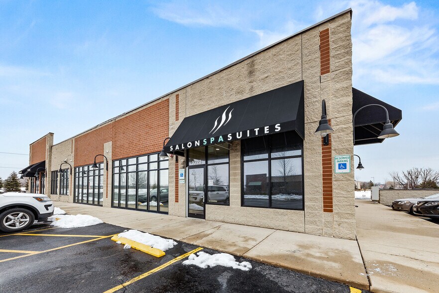 More Photos Of 1029-1033 Kilbery Ln, North Aurora Storefront Retail Office For Lease