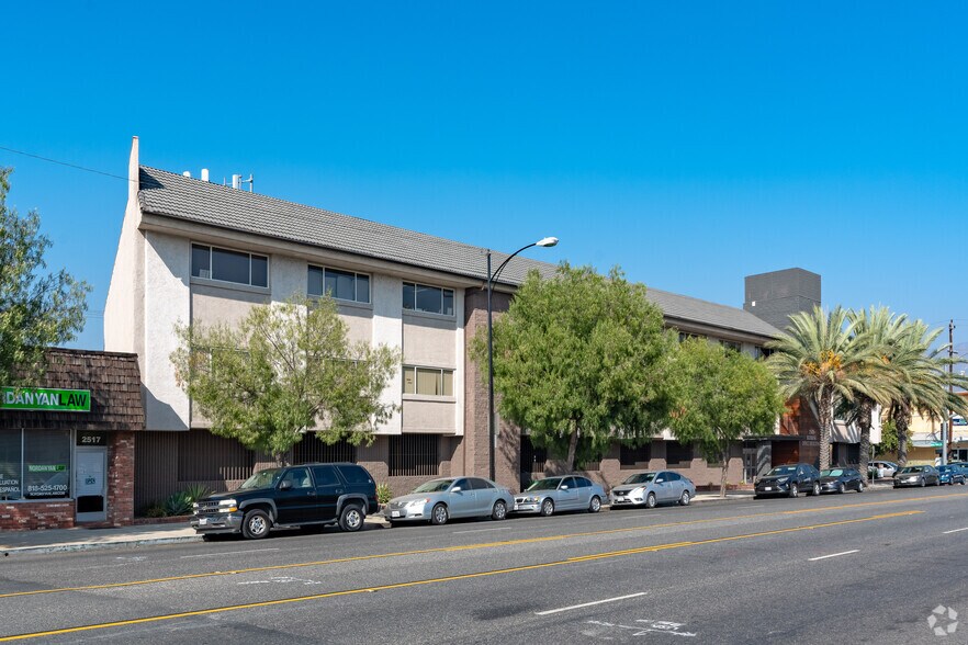 More Photos Of 2501 W Burbank Blvd, Burbank Loft Creative Space For Lease