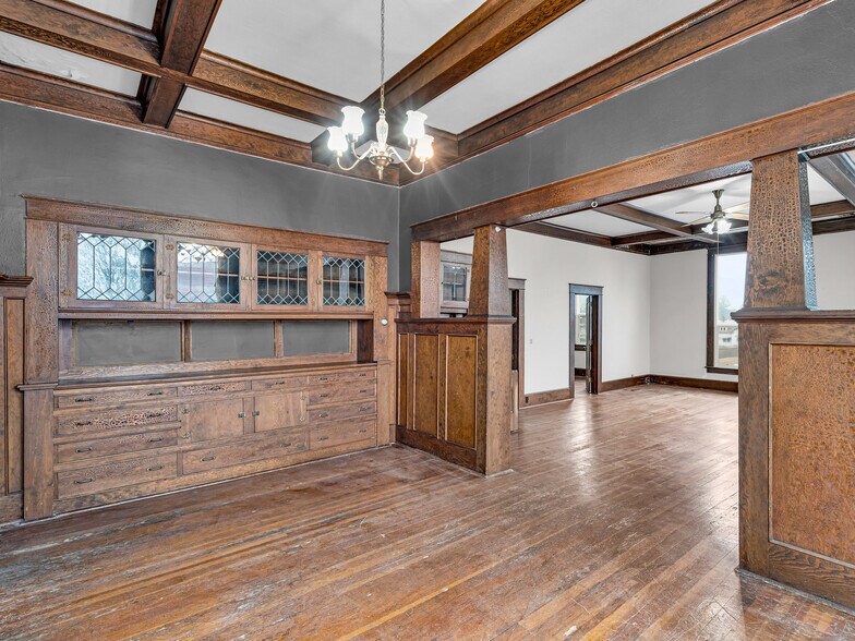 More Photos Of 811 E 1st St, Newberg Storefront Retail Residential For Lease