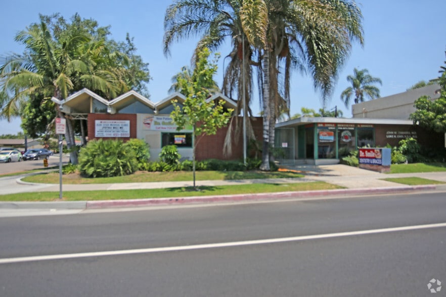 Primary Photo Of 1001 E Chapman Ave, Fullerton Medical For Sale