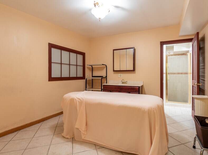 More Photos Of 2150 W 95th St, Chicago Storefront Retail Office For Sale