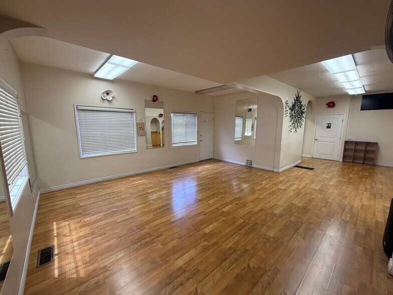 More Photos Of 220-226 W Cypress St, Anaheim Office For Lease